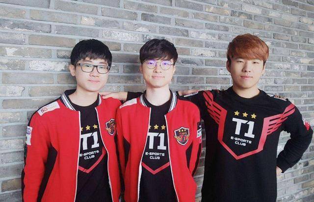 更展现了人 更展现了人