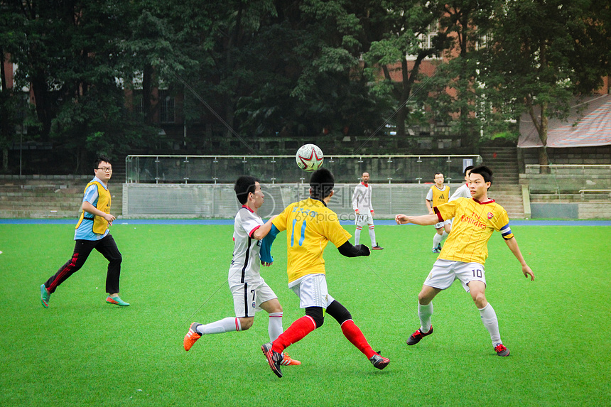 由中场核心 由中场核心